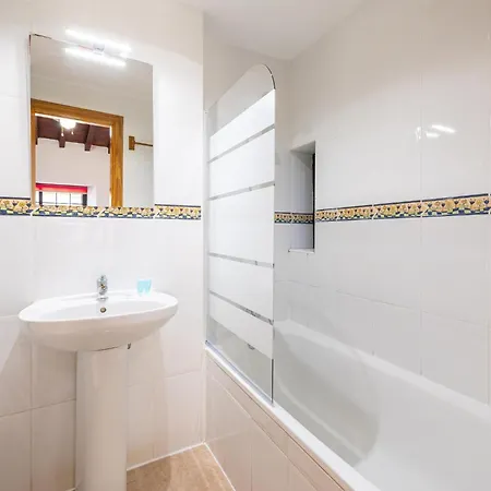 H2m Lazcano With Sunny Terrace In Old Town Appartement *